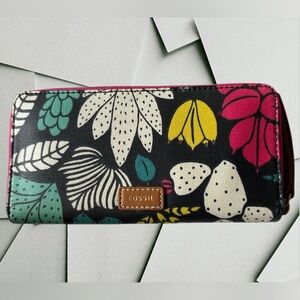 Fossil Eliza Clutch/Zip Around Wallet in Dark Floral Tropical